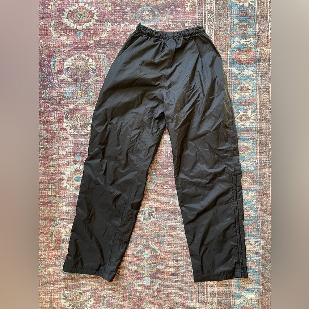 Women’s REI vintage black size 12 goretex pants all weather
